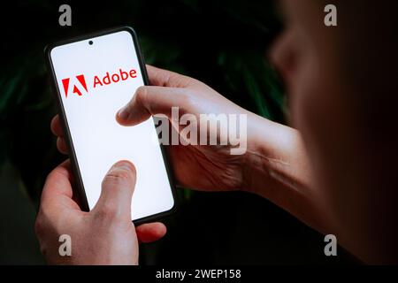 Polen. Januar 2024. In dieser Abbildung wird ein Adobe-Logo auf einem Smartphone angezeigt. (Foto von Mateusz Slodkowski/SOPA Images/SIPA USA) *** ausschließlich für redaktionelle Nachrichten *** Credit: SIPA USA/Alamy Live News Stockfoto