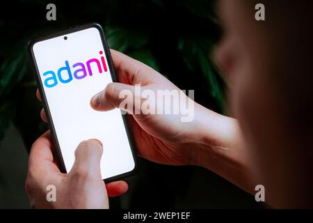 Polen. Januar 2024. In dieser Abbildung wird ein Adani-Logo auf einem Smartphone angezeigt. (Credit Image: © Mateusz Slodkowski/SOPA Images via ZUMA Press Wire) NUR REDAKTIONELLE VERWENDUNG! Nicht für kommerzielle ZWECKE! Stockfoto