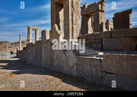 Ruinen der Tachara (auch bekannt als der Palast von Darius dem Großen) in Persepolis, zeremonieller Hauptstadt des Achämenidenreiches (550–330 v. Chr.), Iran. Stockfoto