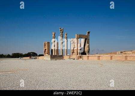 Außenansicht des Tores aller Nationen in Persepolis, einer alten Hauptstadt der persischen Könige der Achämenischen Dynastie. Provinz Fars, Iran. Stockfoto