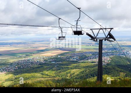 Skilift zum Berg Tserkowka, Belokurikha, Altai Region, Russland Stockfoto