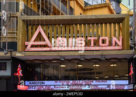 Schild des Ariston Theatre, wo das italienische Song Festival zwischen dem 6. Und 10. Februar 2024 in Sanremo, Imperia, Ligurien, Italien stattfindet Stockfoto