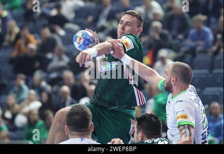 Zagreb, Kroatien. Januar 2024. Bodo Richard von Ungarn schießt während des Endrundenspiels der EHF Euro 2024 zwischen Ungarn und Slowenien am 26. Januar 2024 in der Lanxess Arena in Köln. Foto: Sanjin Strukic/PIXSELL Credit: Pixsell/Alamy Live News Stockfoto