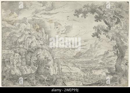 Berglandschaft mit Stumpfbaum, anonym, 1550 - 1580 Druck Berglandschaft mit hohen Felsen links. Am Fuße der Berge eine Gruppe von Häusern. In der Mitte ein Tal mit Wiesen und Feldern. Rechts ein großer Baum, links ein Chaos. Papierätzung dale, Tal. Landschaft mit Turm oder Schloss Stockfoto