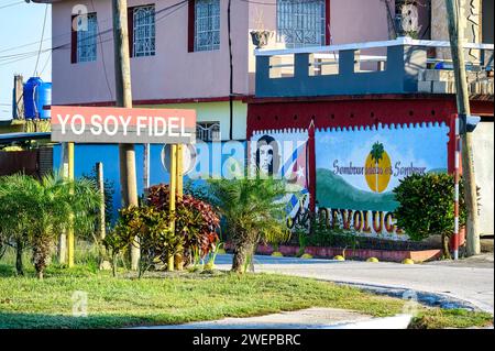 Zeichen von Yo Soja fidel und che guevara Malerei, santa clara, kuba, 2024 Stockfoto