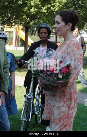 HRH Kronprinzessin Mary besucht dänische Flüchtlinge freiwillig Arbeit Einreise Kopenhagen Dänemark August 29,2005 . Stockfoto