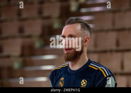 Monaco, Monaco. Januar 2024. Madrider Spieler #31 Dzanan Musa trainiert vor dem Spiel der Turkish Airlines Euroleague zwischen AS Monaco und Real Madrid in der Gaston-Medecin-Halle. Endpunktzahl: AS Monaco 90 - 74 Real Madrid. (Foto: Laurent Coust/SOPA Images/SIPA USA) Credit: SIPA USA/Alamy Live News Stockfoto