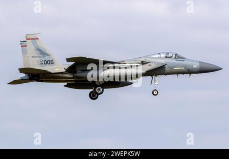 Der F-15C Eagle-Kampfflugzeug der US Air Force von Oregon ANG kommt während der NATO-Übung Frisian Flag auf dem Luftwaffenstützpunkt Leeuwarden an. Niederlande - 11. April 201 Stockfoto