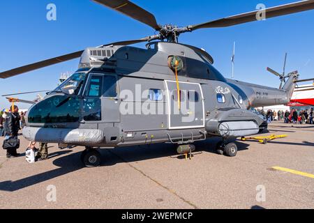 Aérospatiale SA 330L Puma Hubschrauber von der Royal Moroccan Gendarmerie (Polizei) am Flughafen Marrakesch. Marrakesch, Marokko - 30. Januar 2010 Stockfoto