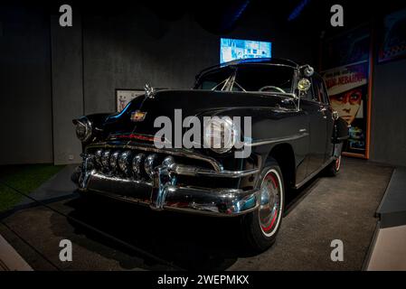 Antalya, Türkei - 26. Januar 2024: Chrysler de Soto, einer der amerikanischen Oldtimer, ausgestellt im Antalya Automobile Museum Stockfoto