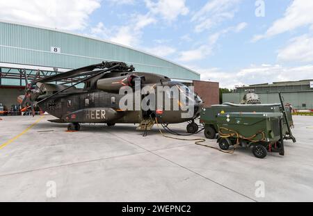 Luftwaffe Sikorsky CH-53 Schwertransporthubschrauber auf dem Luftwaffenstützpunkt Rheine-Bentlage. Bentlage, Deutschland - 1. Juli 2011 Stockfoto