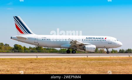 Boryspil, Ukraine - 10. September 2019: Das Flugzeug Airbus A320 (F-GKXL) der Air France landet auf dem Boryspil International Airport Stockfoto