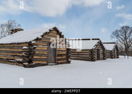 Schneebedeckte Blockhütten im Valley Forge National Historic Park Stockfoto