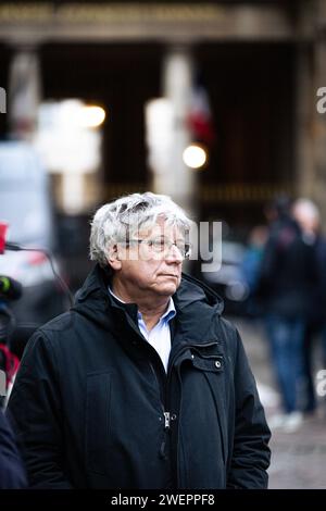 Paris, Frankreich. Januar 2024. Eric Coquerel, Deputy der La France Insoumise-Partei, hat bei einem Gespräch mit der Presse gesehen. Der Verfassungsrat in Paris traf seine endgültige Entscheidung über das neue französische Einwanderungsgesetz. Ein großer Teil des Gesetzes von Gérald Darmanin, das Ende letzten Jahres in der Nationalversammlung verabschiedet wurde, wurde zensiert, wobei 35 Artikel der 86 im Text vollständig oder teilweise zensiert wurden. (Foto: Telmo Pinto/SOPA Images/SIPA USA) Credit: SIPA USA/Alamy Live News Stockfoto