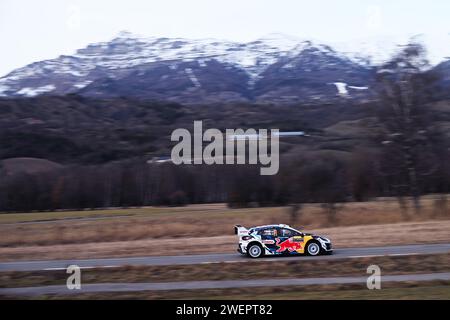 Gap, Fürstentum Monaco. 26. Januar 2024., sie treffen auf zwei Tage des Rennens, während der FIA World Rallye Championship WRC Rallye Automobile Monte-Carlo 2024 26 Januar Gap, Frankreich Credit: Independent Photo Agency/Alamy Live News Stockfoto