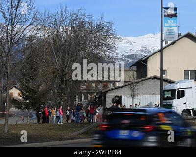 Gap, Fürstentum Monaco. 26. Januar 2024., sie treffen auf zwei Tage des Rennens, während der FIA World Rallye Championship WRC Rallye Automobile Monte-Carlo 2024 26 Januar Gap, Frankreich Credit: Independent Photo Agency/Alamy Live News Stockfoto