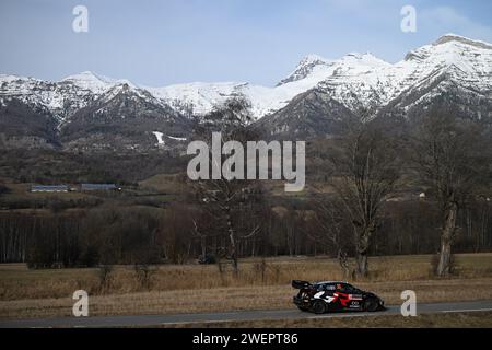 Gap, Fürstentum Monaco. 26. Januar 2024., sie treffen auf zwei Tage des Rennens, während der FIA World Rallye Championship WRC Rallye Automobile Monte-Carlo 2024 26 Januar Gap, Frankreich Credit: Independent Photo Agency/Alamy Live News Stockfoto