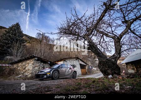 Gap, Frankreich. Januar 2024. 17 OGIER Sebastien, LANDAIS Vincent, Toyota GR Yaris Rally1, Action während der Rallye Automobile Monte Carlo 2024, 1. Runde der WRC-Weltmeisterschaft 2024, vom 25. Bis 28. Januar 2024 in Monte Carlo, Monaco - Foto Nikos Katikis/DPPI Credit: DPPI Media/Alamy Live News Stockfoto