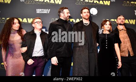 Rochelle Goldie, Thomas Turgoose, Jamie Childs, Oliver Jackson-Cohen, Jenna Coleman und Allan Mustafa bei der Premiere von „Jackdaw“. Stockfoto