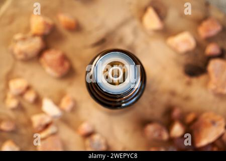 Eine Flasche Styrax oder Benzoin ätherisches Öl, Draufsicht Stockfoto