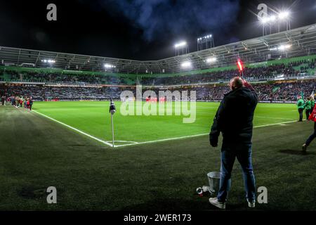 GRONINGEN, LAND WAAR HET PLAATS VINDT - 26. JANUAR: 1 Minute Applaus für „in memoriam“-Gedenken für die Anhänger, die 2023 während des niederländischen Keuken Kampioen Divisie-Spiels zwischen FC Groningen und Jong AZ in Euroborg am 26. Januar 2024 in Groningen, Land waar het plaats vindt starben. (Foto: Pieter van der Woude/Orange Pictures) Credit: Orange Pics BV/Alamy Live News Stockfoto