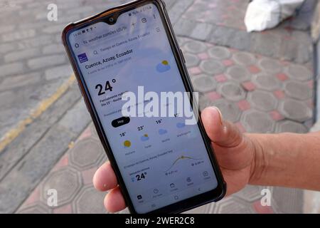 CUENCA-OLA DE CALOR Cuenca,Ecuador 26 de enero de 2024 El Instituto Nacional de Meteorologia e Hidrologia Inamhi prevÃ que hasta finales de enero de 2024 en Cuenca, lla temperatura supere los 25 grados Celsius ÂC,Los niveles de radiacion ultravioleta muy altos y extremadamente altos se registran entre las 10:00 und 15:00 Uhr. foto Boris Romoleroux/API. WEA-CUENCA-OLADECALOR-74906e981721bac496b6a22dee3d6114 *** CUENCA-HITZEWELLE Cuenca,Ecuador 26. Januar 2024 das nationale Institut für Meteorologie und Hydrologie Inamhi sagt voraus, dass die Temperatur bis Ende Januar 2024 in Cuenca 2 übersteigt Stockfoto