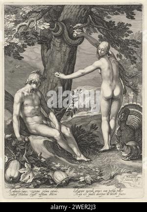 Fall, Jan Saenredam, nach Abraham Bloemaert, 1604 Druck Eva bietet Adam einen Apfel aus dem Baum der Erkenntnis von gut und Böse an. Um den Stamm des Baumes herum befindet sich eine zerknitterte Schlange, die Eva einen weiteren Apfel liefert. Im Hintergrund wird Eva von der Schlange verführt. Papiergravur Verführung und Fall (Szenen mit Adam und Eva). Eva bietet Adam gleichzeitig etwas von der Frucht an und nimmt etwas mehr von der Schlange (oder dem Baum). walker- und Laufvögel: truthahn. Kat. Die Schlange versucht, Eve davon zu überzeugen, etwas von der Frucht zu nehmen (in der Regel einen Apfel) Stockfoto