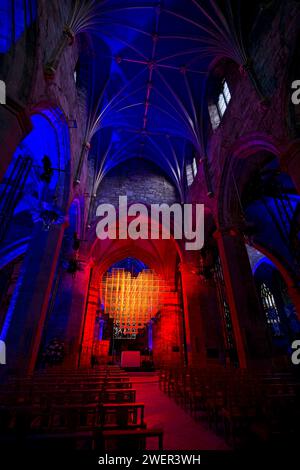 Edinburgh, Schottland. Freitag, 26. Januar 2024. HERZ. Michael PendryÕs HEART ist ein neues, dreidimensionales, fünf Meter hohes Werk, das das menschliche Herz repräsentiert. HEART feiert sein Debüt in Großbritannien in St. Kathedrale von GilesÕ im Herzen von Edinburgh dieses Wochenende, als Teil des cityÕs Burns & Beyond Festivals und St. GilesÕ 900. Jahrestag der Gründung der Kathedrale. HERZVERÄNDERUNGEN, Pulsate, Pochen, Verbrennungen und manchmal Blutungen. Von Freitag, 26. Januar bis Sonntag, 11. Februar 2024. Quelle: Brian Anderson/Alamy Live News Stockfoto