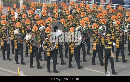 NEW DELHI, INDIEN – 26. JANUAR: ITBP Women Contingent Marching Parade während der Feierlichkeiten zum 75. Tag der Republik auf dem Kartavya Pfad am 26. Januar 2024 in Neu Delhi, Indien. Indien bereitet sich auf seine Platin-Feier des Tages der Republik des Landes am Freitag vor, bei der auf dem majestätischen „Kartavya Path“ in Neu-Delhi eine spannende Ausstellung über seine militärischen Fähigkeiten und sein reiches kulturelles Erbe präsentiert wird. Am Vorabend des Republiktages verkündete die Gewerkschaftsregierung am Donnerstag 1.132 Mitarbeiter verschiedener Einrichtungen wie der paramilitärischen Streitkräfte, der Polizei, der Feuerwehr, der Hauswache Stockfoto