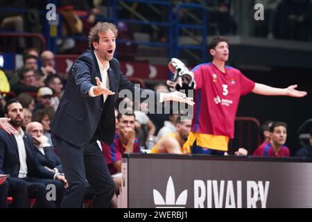 Mailand, Italien. Januar 2024. EA7 EMPORIO ARMANI OLIMPIA MILANO VS FC BARCELONA, NELLA FOTO CHEFTRAINER ROGER GRIMAU (FC BARCELONA) während EA7 Emporio Armani Milano vs FC Barcelona, Basketball Euroleague Spiel in Mailand, Italien, 26. Januar 2024 Credit: Independent Photo Agency/Alamy Live News Stockfoto