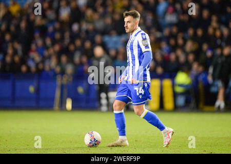 Pol Valentín von Sheffield Wednesday mit dem Ball während des Emirates FA Cup Fourth Round Match Sheffield Wednesday vs Coventry City at Hillsborough, Sheffield, Großbritannien, 26. Januar 2024 (Foto: Craig Cresswell/News Images) Stockfoto