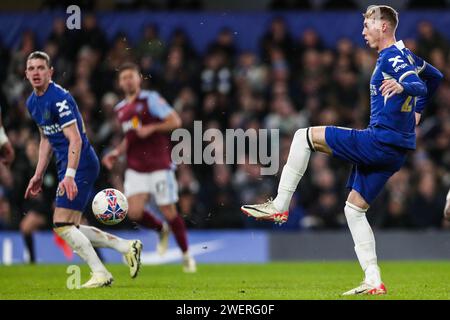 Chelsea's Cole Palmer verpasst am 26. Januar 2024 beim Spiel Chelsea FC gegen Aston Villa FC Emirates FA Cup in der 4. Runde in Stamford Bridge, London, England, Vereinigtes Königreich Credit: Every Second Media/Alamy Live News Stockfoto