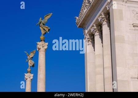 Weiße Säulen des Monuments für Victor Emmanuel II. In Rom, Italien Stockfoto