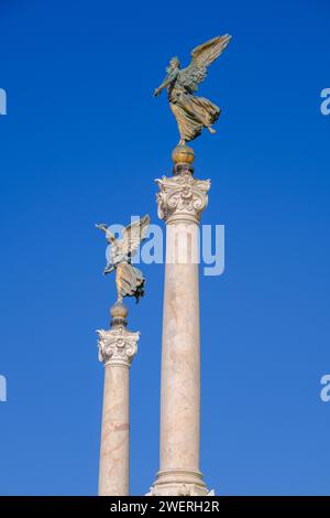 Weiße Säulen des Monuments für Victor Emmanuel II. In Rom, Italien Stockfoto