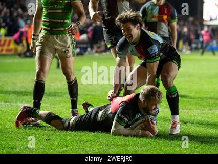 Harlequins Lewis Gjaltema feiert, als Tyrone Green während der Harlequins vs. Leicester Tigers, The Stoop, Twickenham, London UK am 26. Januar 2024 zum Probieren übergeht. Foto von Gary Mitchell Credit: Gary Mitchell, GMP Media/Alamy Live News Stockfoto