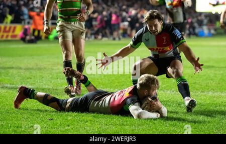 Harlequins Lewis Gjaltema feiert, als Tyrone Green während der Harlequins vs. Leicester Tigers, The Stoop, Twickenham, London UK am 26. Januar 2024 zum Probieren übergeht. Foto von Gary Mitchell Credit: Gary Mitchell, GMP Media/Alamy Live News Stockfoto