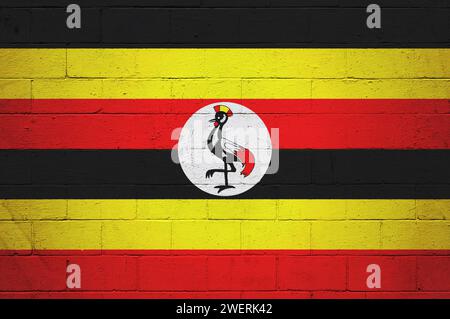 Flagge von Uganda auf einer Ziegelwand gemalt. Stockfoto