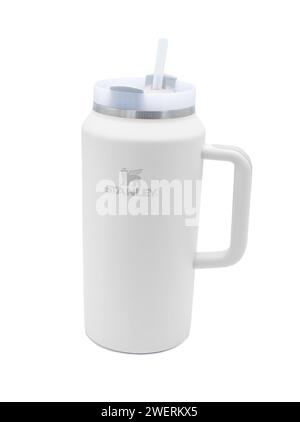 Ocala, FL 1-21-2024 Grau Stanley der Quencher H2.0 Flowstate Tumbler 64 Oz Doppelwandige Isolierung aus Edelstahl hält Wasser oder Lieblingsgetränkeis Stockfoto