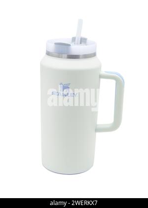 Ocala, FL 1-21-2024 Blue Stanley der Quencher H2.0 Flowstate Tumbler 64 Oz Doppelwandige Isolierung aus Edelstahl hält Wasser oder Lieblingseis Stockfoto