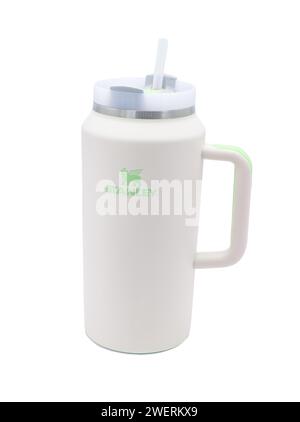 Ocala, FL 1-21-2024 Green Stanley der Quencher H2.0 Flowstate Tumbler 64 Oz Doppelwandige Isolierung aus Edelstahl hält Wasser oder Lieblingsgetränk Stockfoto