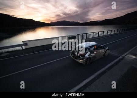 Gap, Fürstentum Monaco. Januar 2024. Sie Stehen An Zwei Renntagen, Während Der Fia World Rally Championship Wrc Rallye Automobile Monte-Carlo 2024 26. Januar Gap, Frankreich Credit: Independent Photo Agency/Alamy Live News Stockfoto