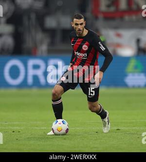 Frankfurt Am Main, Deutschland. Januar 2024. 26.01.2024, Fussball-Bundesliga, Eintracht Frankfurt - 1. FSV Mainz 05, emonline, emspor, v.l., Ellyes Skhiri (Eintracht Frankfurt) DFL/DFB-VORSCHRIFTEN VERBIETEN JEDE VERWENDUNG VON FOTOGRAFIEN ALS BILDSEQUENZEN UND/ODER QUASI-VIDEO. Xdcx Credit: dpa/Alamy Live News Stockfoto