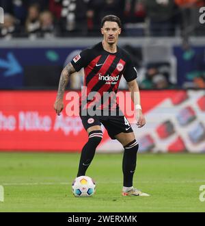 Frankfurt Am Main, Deutschland. Januar 2024. 26.01.2024, Fussball-Bundesliga, Eintracht Frankfurt - 1. FSV Mainz 05, emonline, emspor, v.l., Robin Koch (Eintracht Frankfurt) DFL/DFB-VORSCHRIFTEN VERBIETEN DIE VERWENDUNG VON FOTOGRAFIEN ALS BILDSEQUENZEN UND/ODER QUASI-VIDEO. Xdcx Credit: dpa/Alamy Live News Stockfoto