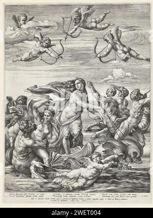 Von Triomf Van Galatea, Hendrick Goltzius, nach Rafaël, 1592 Print Galatea, segeln über das Wasser auf einer von Delfinen gezogenen Muschel, umgeben von Tritonen und Nereiden. Unter der Show ein lateinischer Vers mit sechs Zeilen. Papierstich Triumph von Galatea Stockfoto