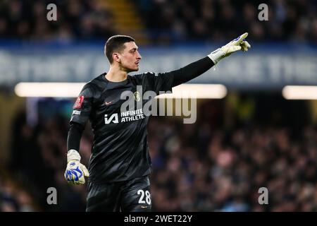 Douglas Luiz von Aston Villa in Aktion während des Spiels Chelsea FC gegen Aston Villa FC Emirates FA Cup in der 4. Runde in Stamford Bridge, London, England, Großbritannien am 26. Januar 2024 Credit: Every Second Media/Alamy Live News Stockfoto