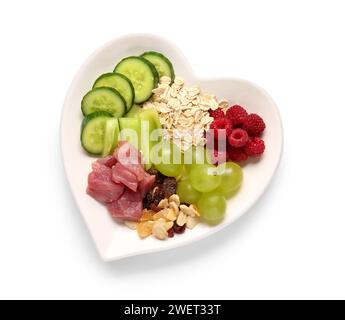 Teller mit frischen gesunden Produkten auf weißem Hintergrund. Diätkonzept Stockfoto