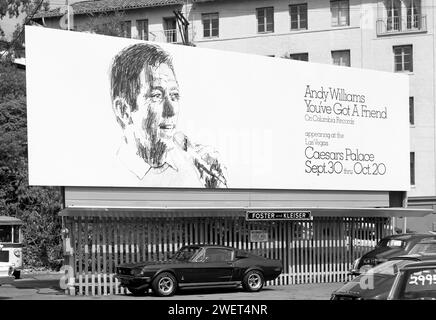 Eine Plakatwand aus dem Jahr 1971 auf dem Sunset Strip wirbt für ein Album und einen Auftritt des Sängers Andy Williams in Las Vegas. West Hollywood, Kalifornien, USA Stockfoto