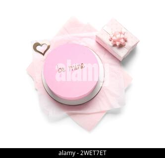 Pinke bento-Torte mit Geschenkbox auf weißem Hintergrund. Valentinstag-Feier Stockfoto
