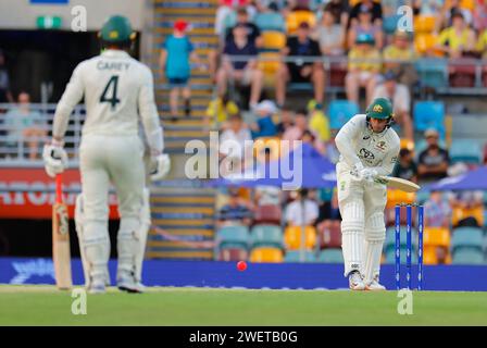 Brisbane, Australien. Januar 2024. Usman Khawaja (1 Australien) schlug während des NRMA Insurance Test Matches zwischen Australien und West Indies im The Stockfoto