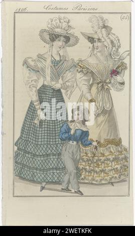 Zeitschrift der Damen und Mode, editis Frankfurt 1826, Pariser Kostüme, (24), 1826 zwei Frauen, Nummer 1 und 2, gekleidet mit Canezou. Der Junge, Nummer 3, ist eine modifizierte Kopie (hier mit dem Arm nach unten) zu pl. 388, 1826, Petit Courrier des Dames. Er trägt einen Segel-Segelanzug aus Wolle. Hut oder „Chapeau Casquette“ aus „Crin“. Seil in der Hand springen. Druck aus dem Modemagazin Journal des Dames et des Modes, Frankfurt-am-Main, 1798-1848. Kleid mit Papiergravur, Kleid (+ Damenkleidung). Kopfbedeckung: Hut (+ Damenbekleidung). Modische Teller. Kopfbedeckung: Hut (+ Kleidung für Jungen). Hosen, Stockfoto